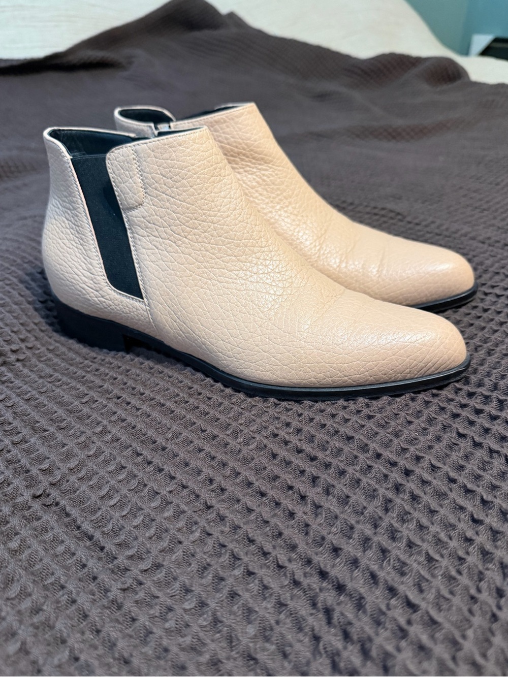 Giuseppe Zanotti Cream Leather Chelsea Ankle Boots with Black Elastic, Sz 36 (6)